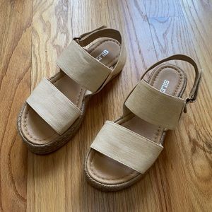 Beige/tan Silent D platform sandals size 38 euro